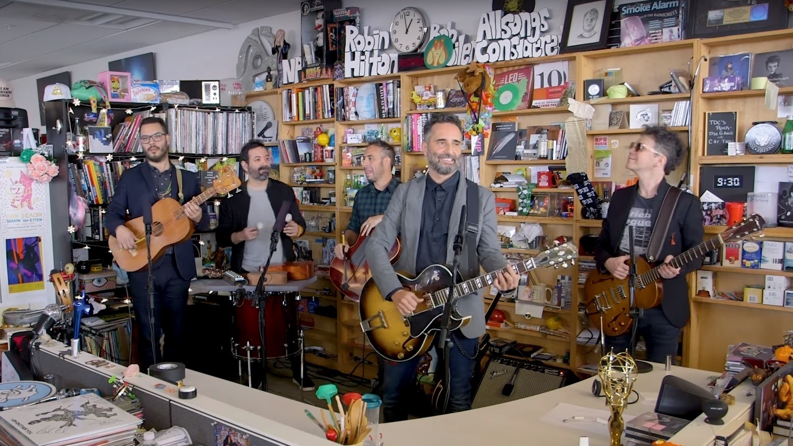Uruguayan singer-songwriter Jorge Drexler performing at the Tiny Desk in April 2018. (NPR)