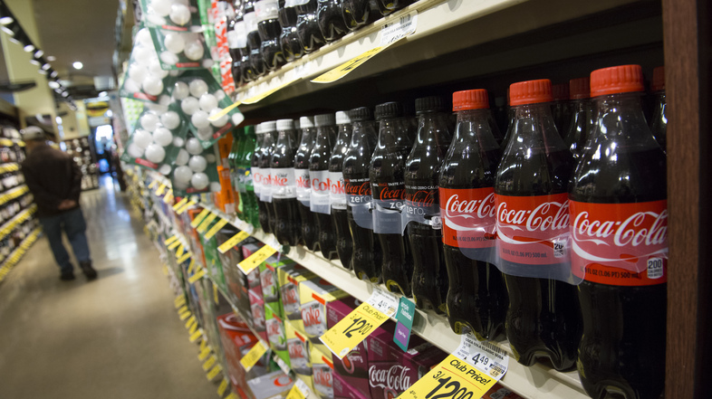 Food assistance recipients spend about 10 percent of their food budget on sugary drinks, while the rest of the population spends about 7 percent. (David Paul Morris/Bloomberg via Getty Images)