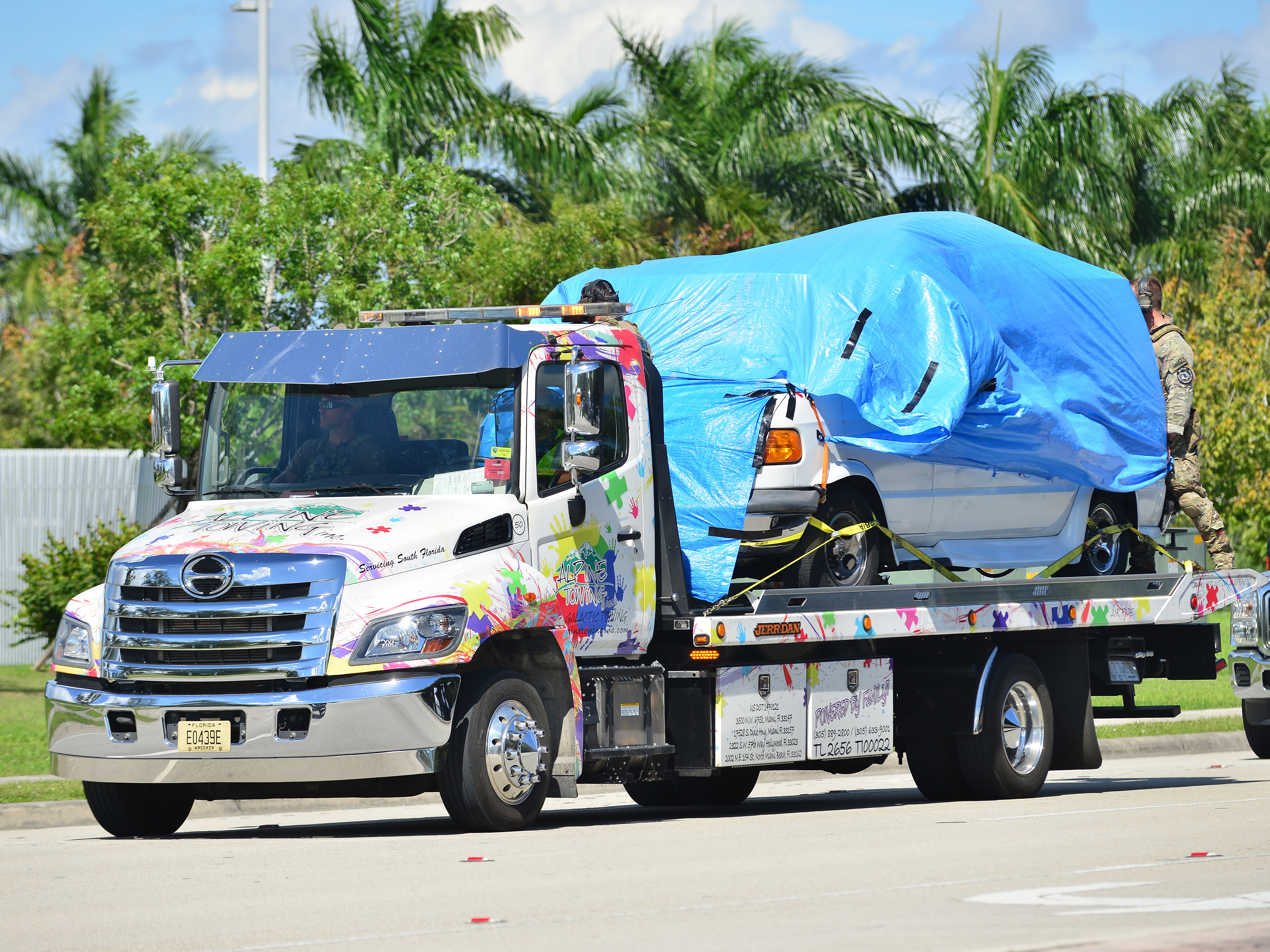 A van belonging to Cesar Sayoc covered in blue tarp was towed by FBI investigators to FBI Miramar Headquarters. The suspect was arrested in connection to the string of pipe bombs mailed to prominent Democrats across the country. (Getty Images)
