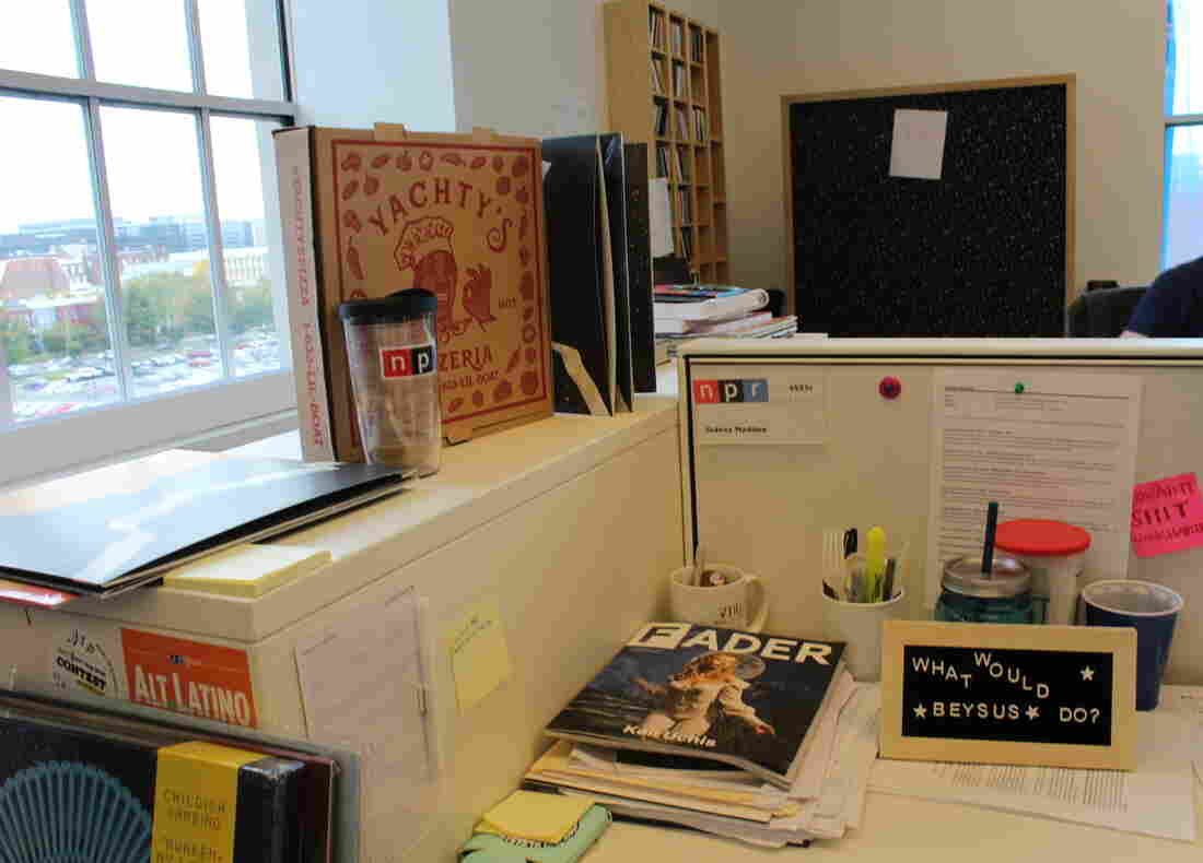 Sidney_Desk