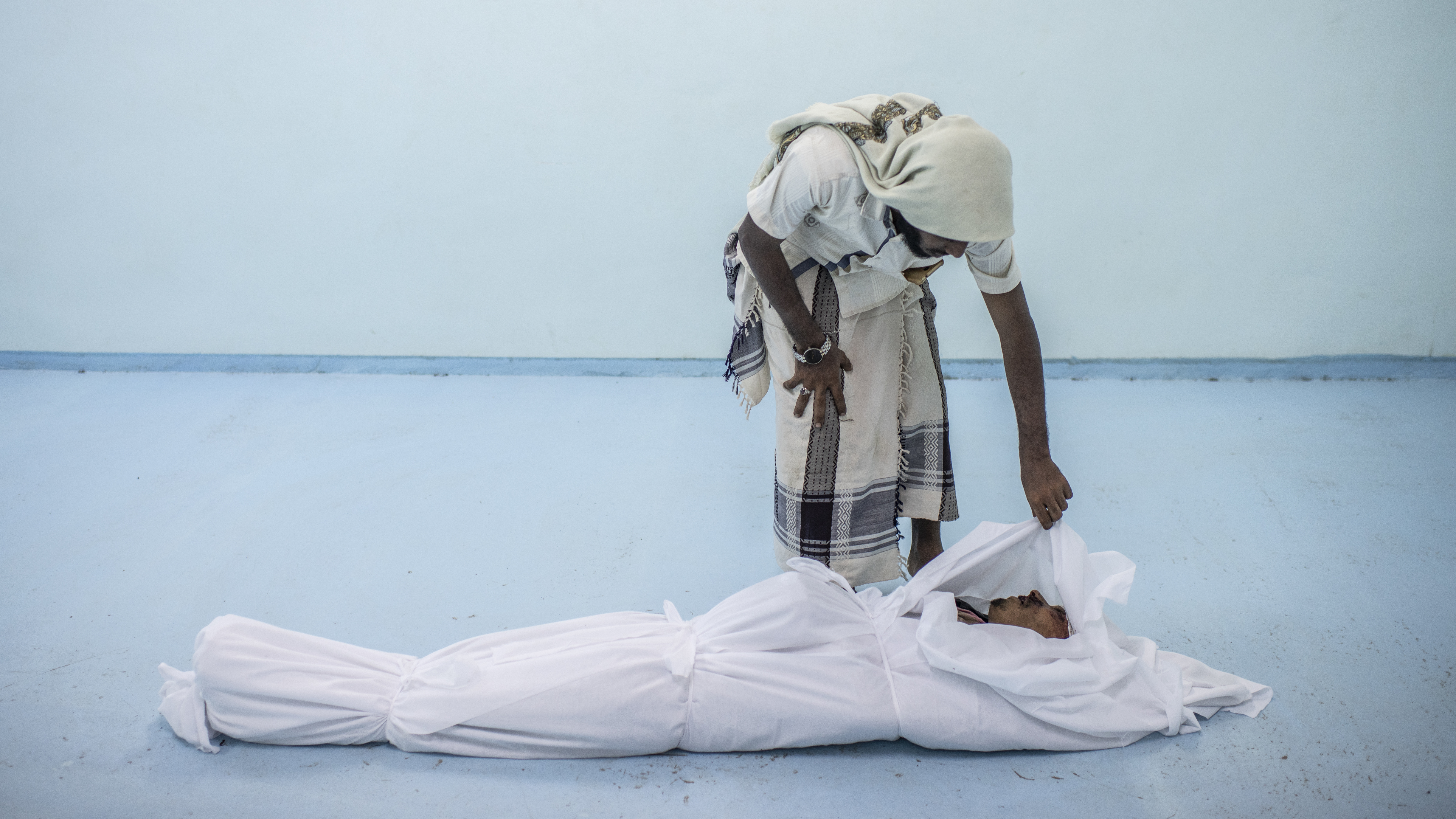 A friend attends to the body of a Yemeni fighter on Sept. 22. (Getty Images)