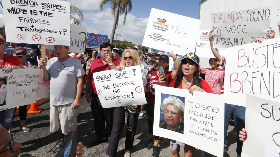 Crowds gathered outside of the Broward County Supervisor of Elections this week in Florida. Judges ruled Friday that election supervisors in Broward and Palm Beach counties had to release how many votes still had to be counted. (Joe Skipper/AP)