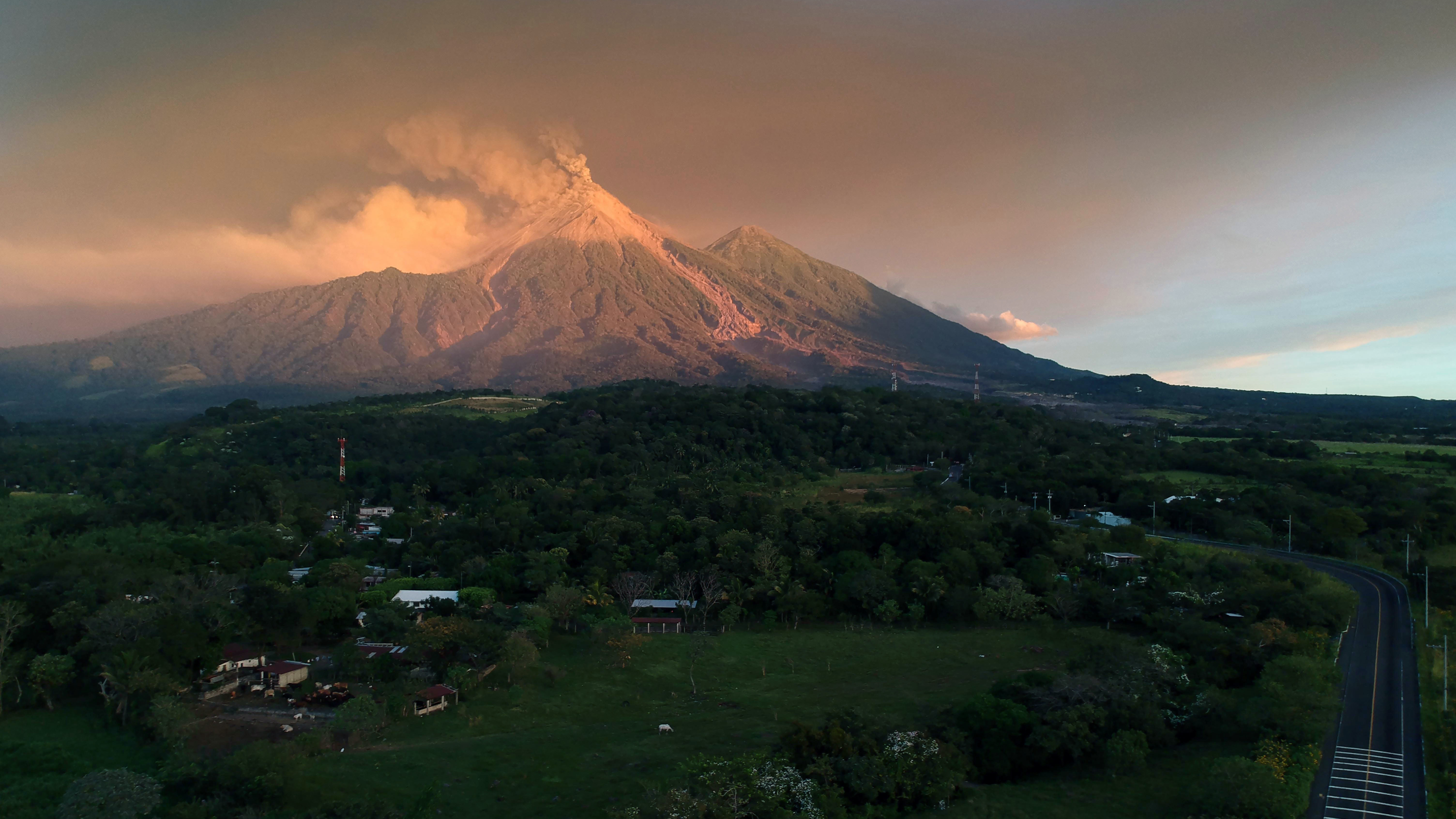 guatemala geography volcanoes        
        <figure class=