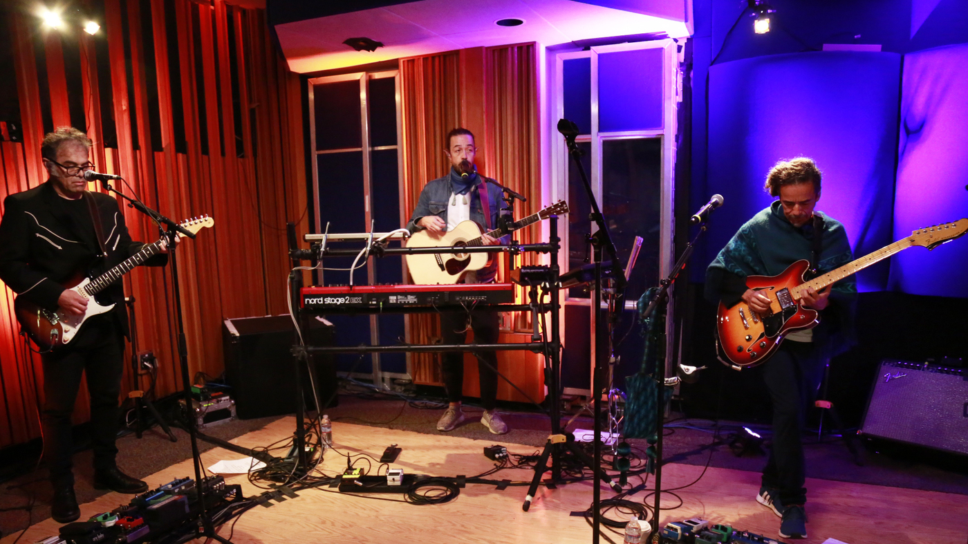 Watch Café Tacvba Perform “Enamorada” Live In The Studio