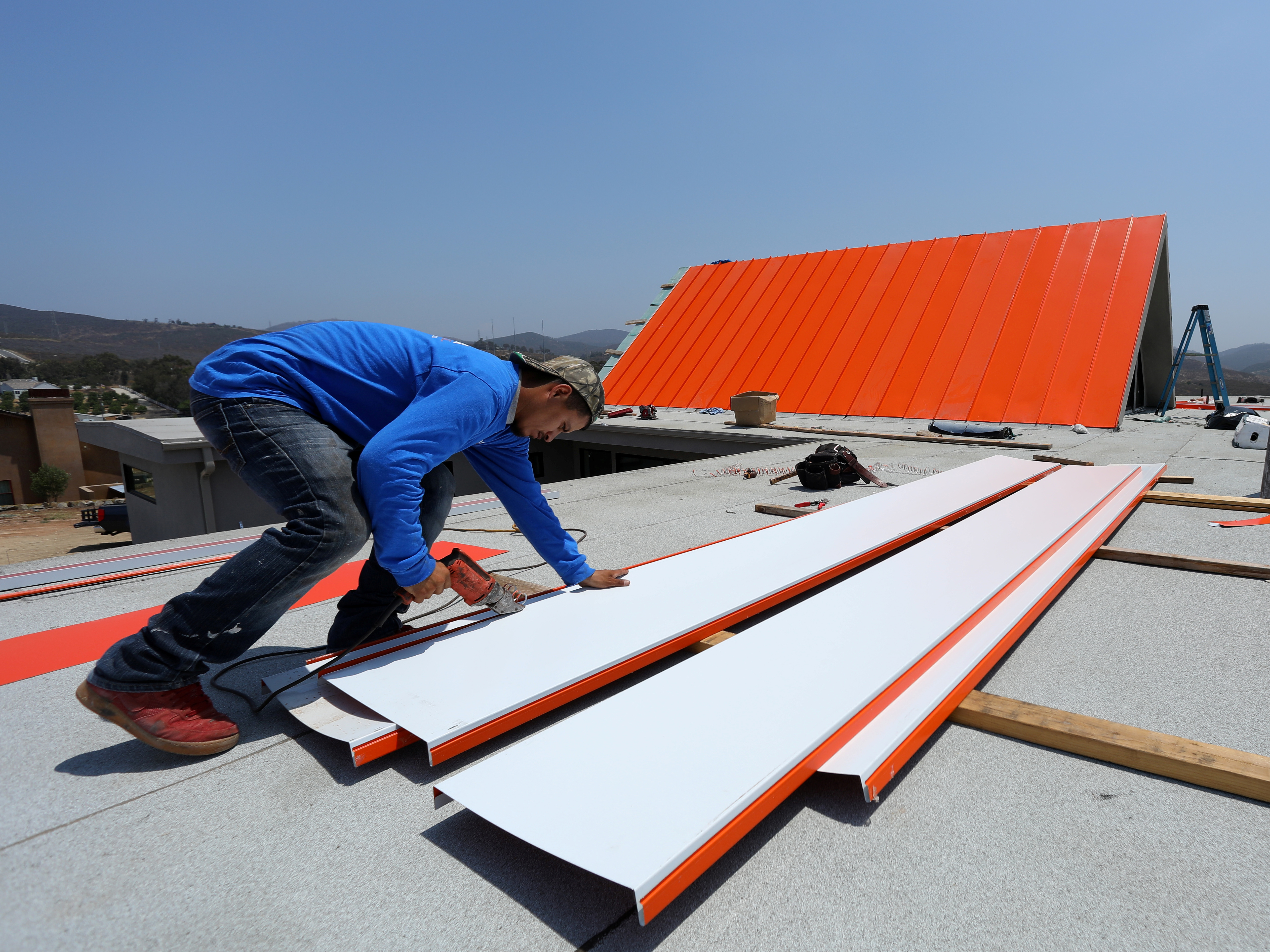 A worker installs a roof on a home being built in San Diego in 2017. The housing market has been softening, with sales of new single-family homes falling in October to the lowest level in more than 2 1/2 years. (Reuters)