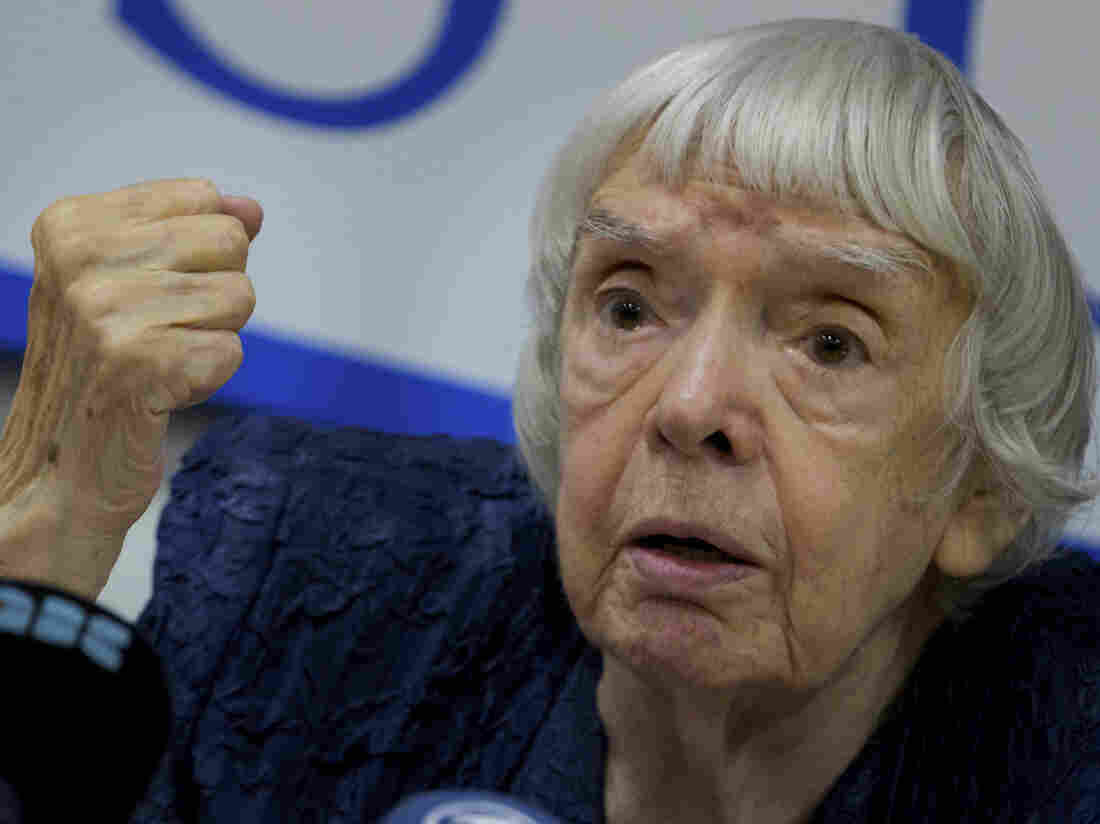 Russians Pay Last Respects To Human Rights Defender Lyudmila Alexeyeva