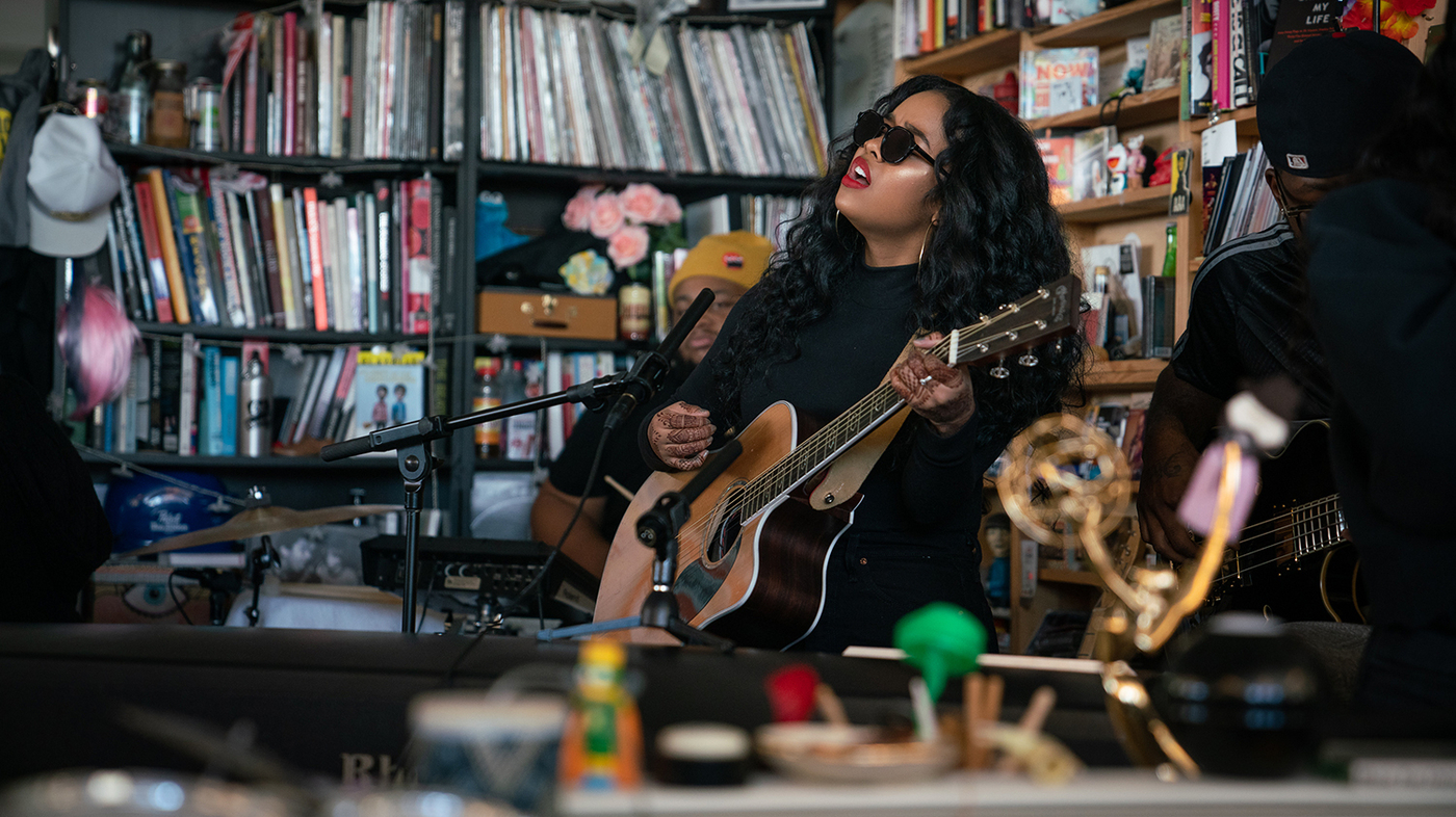 H.E.R.: Tiny Desk Concert - Vimarsana News