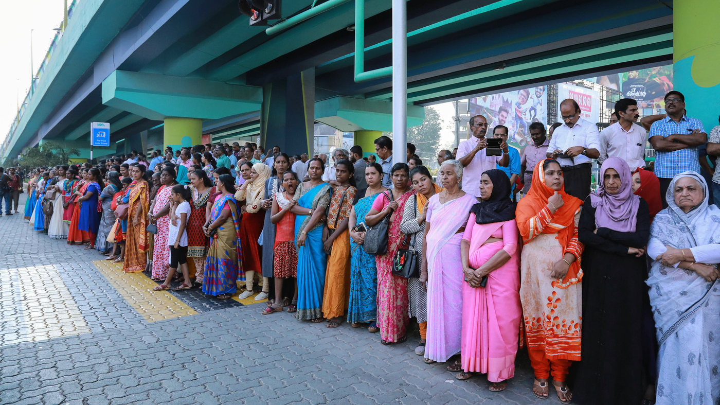Millions Of Women In India Join Hands To Form A 385-Mile Wall Of Protest