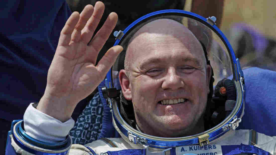 Astronaut causes scare after calling 911 from space Astronaut causes scare after calling 911 from space