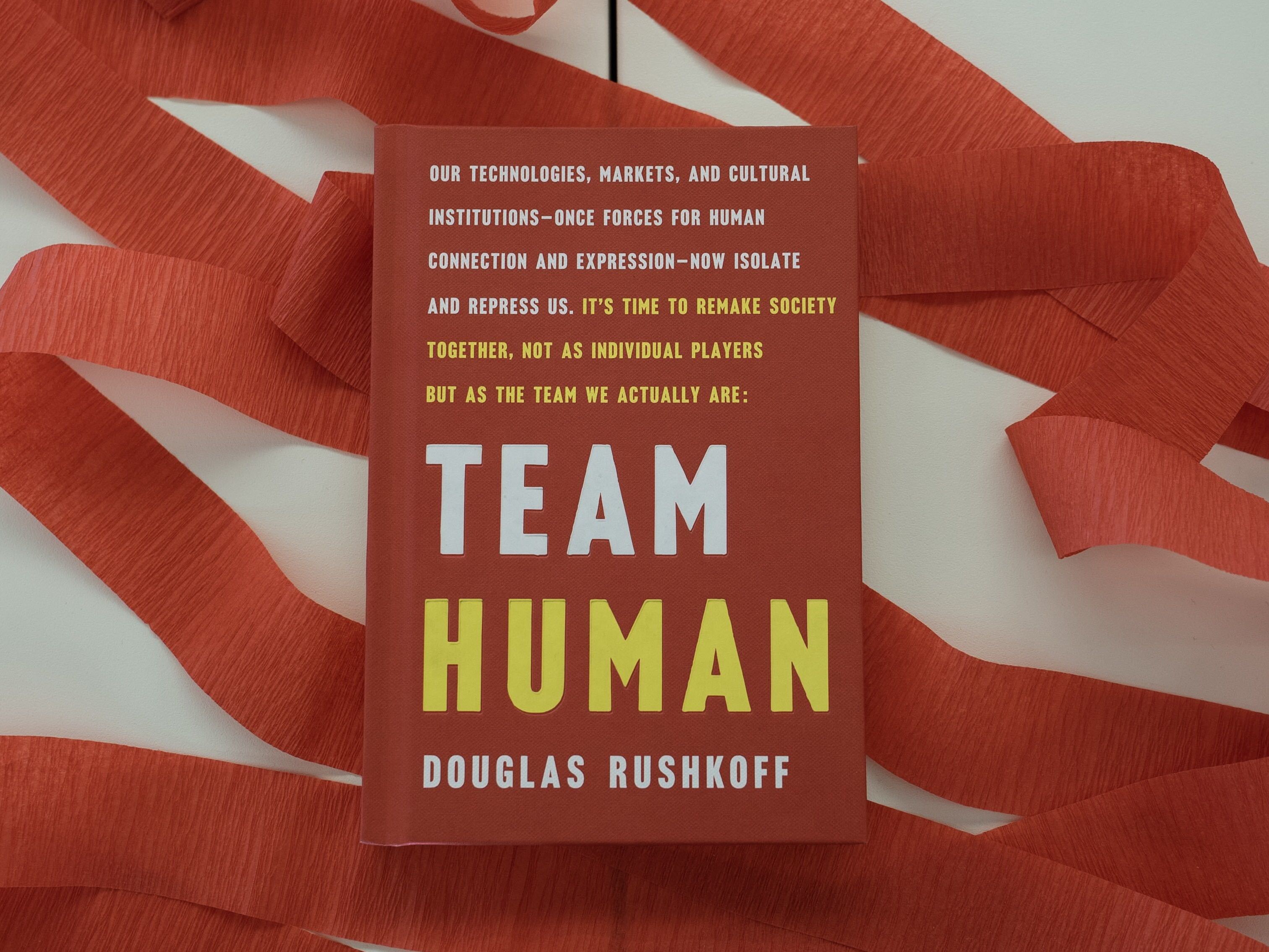 'Team Human' stresses that the future lies in connection and cooperation