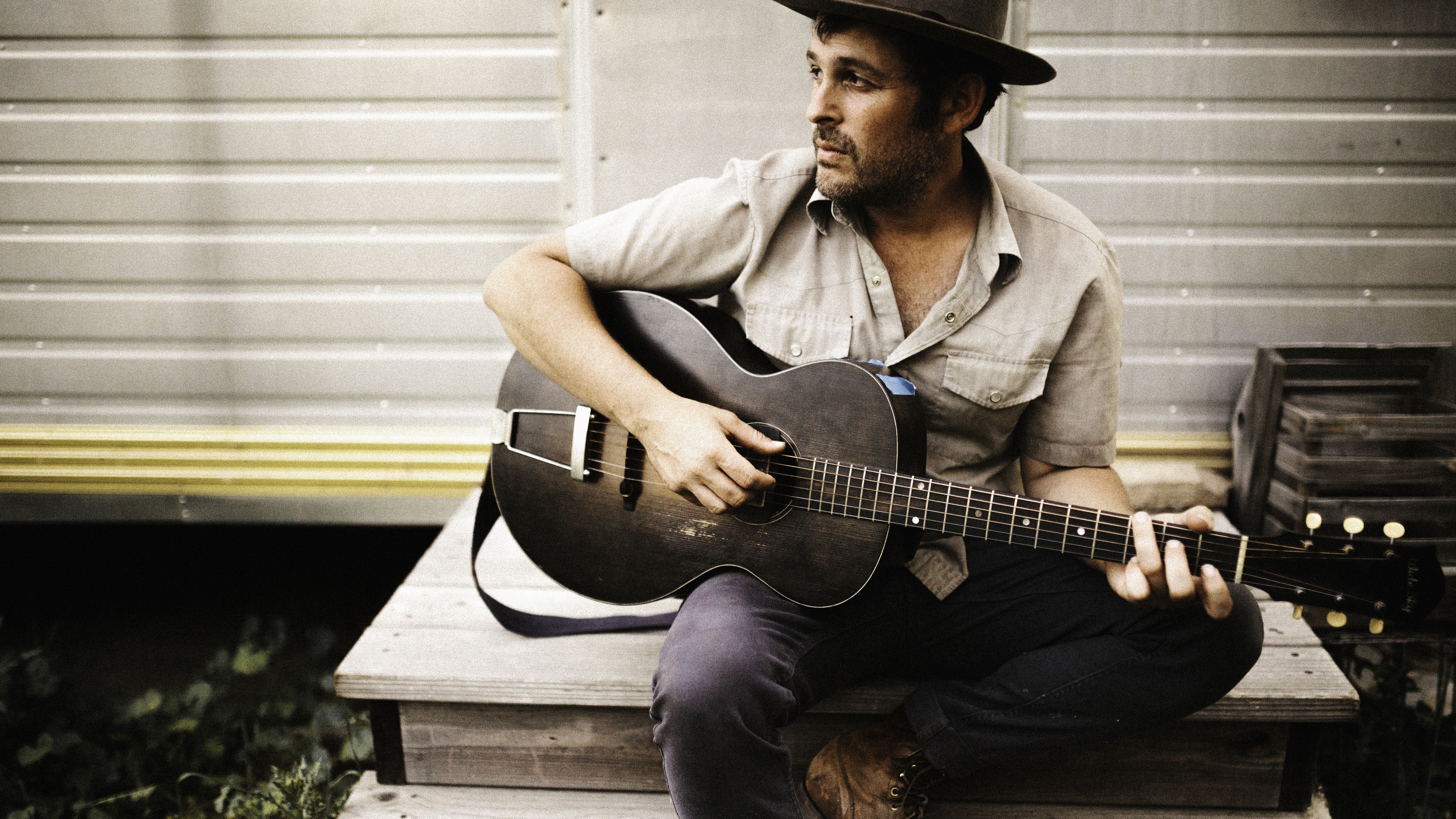 ive イソ mc サノク 生写真 Gregory Alan Isakov On Barn Tunes And Sand Dunes | Interlochen