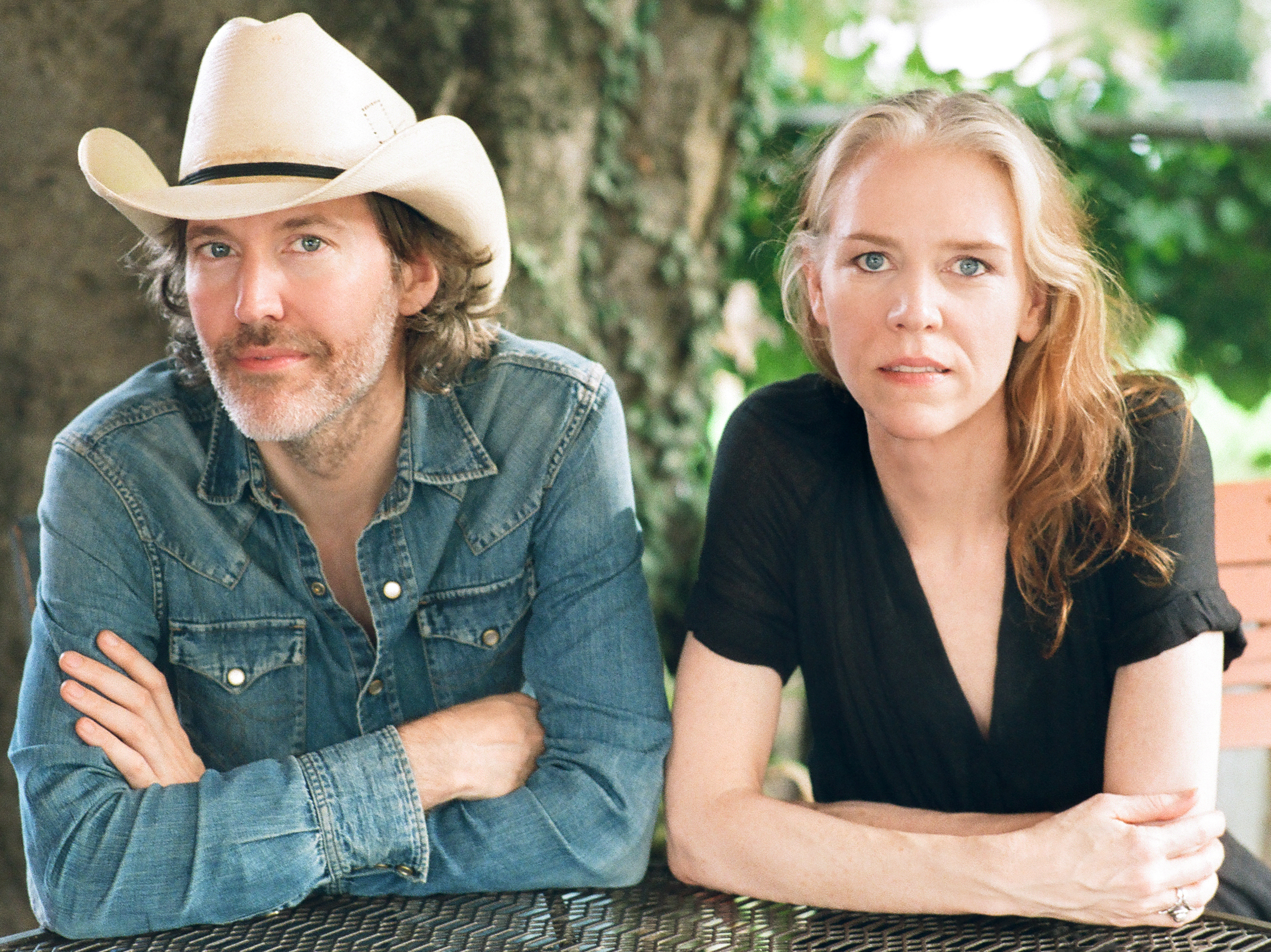 Gillian Welch And David Rawlings Perform Oscar-Nominated 'Buster Scruggs' Song
