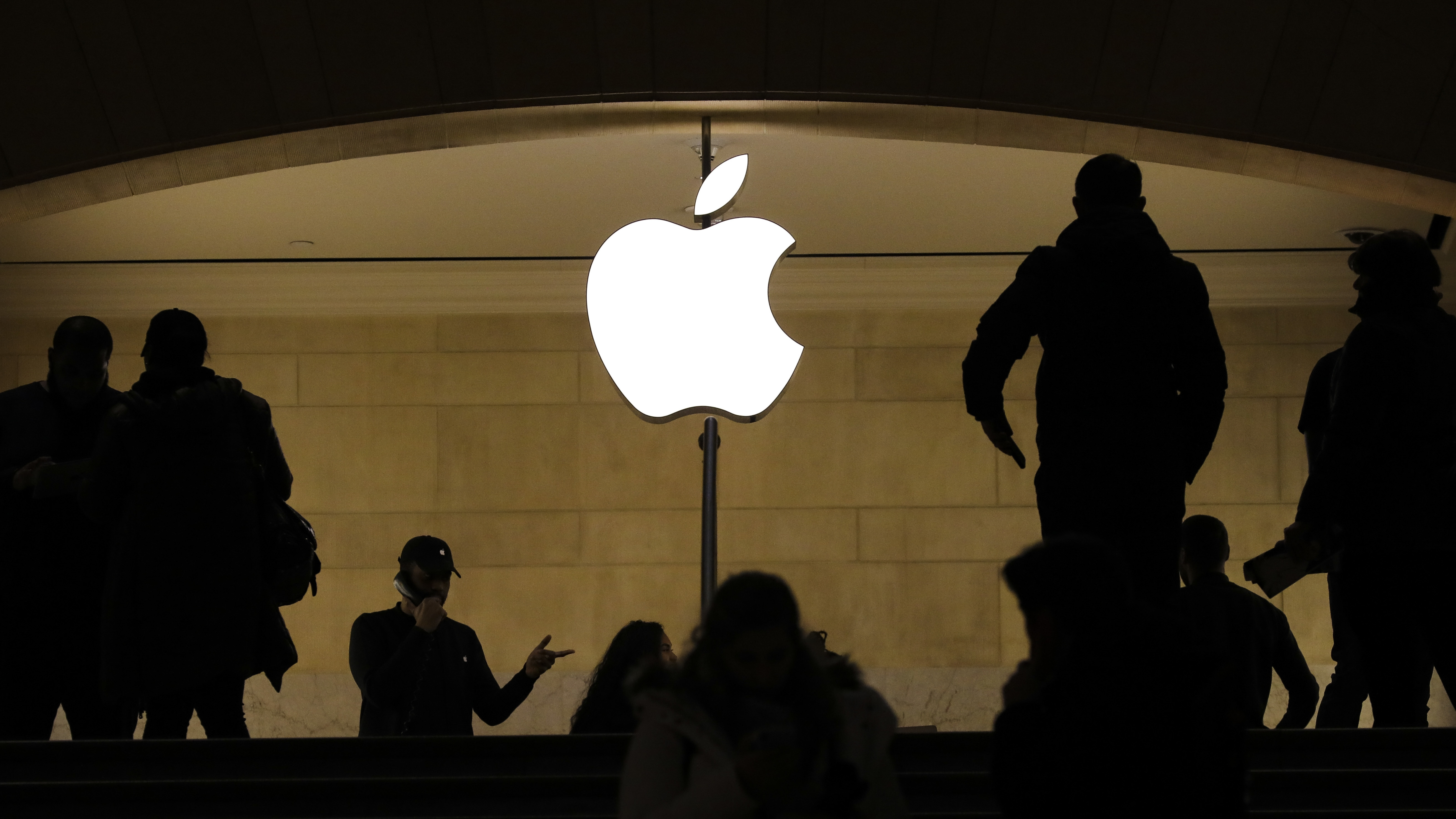 Former Apple Executive Accused Of Insider Trading By SEC NPR