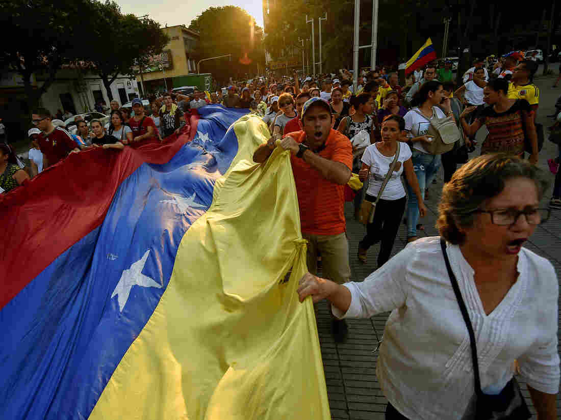 Venezuela's Guaido calls for nationwide protests to allow U.S. aid to enter Venezuela's Guaido calls for nationwide protests to allow U.S. aid to enter
