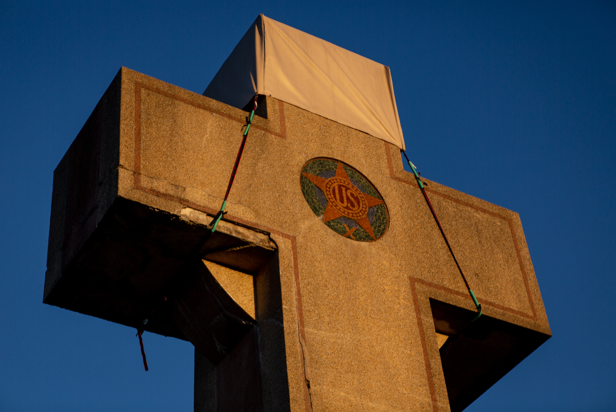Supreme Court appears ready to let cross stand, but struggles with ...