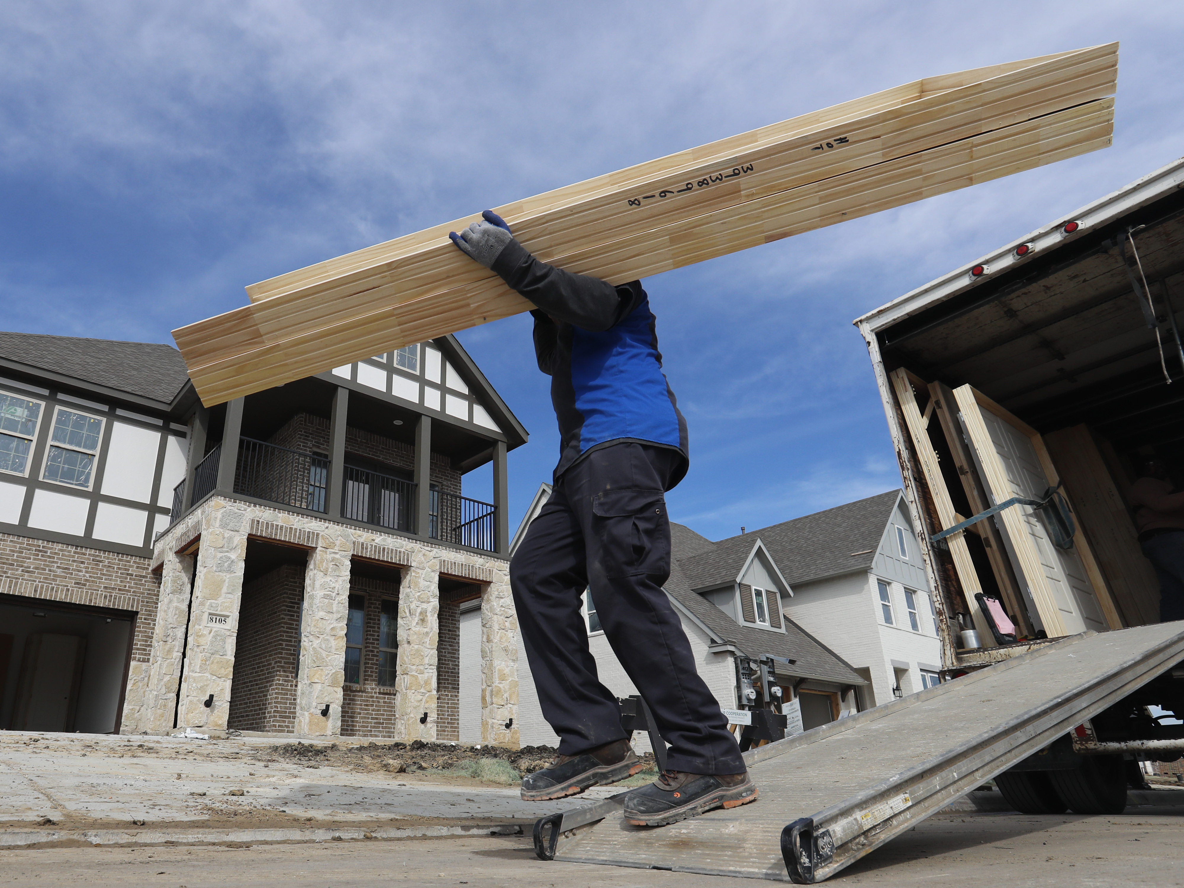 U.S. economy grew 2.9 percent in 2018, just below Trump's target