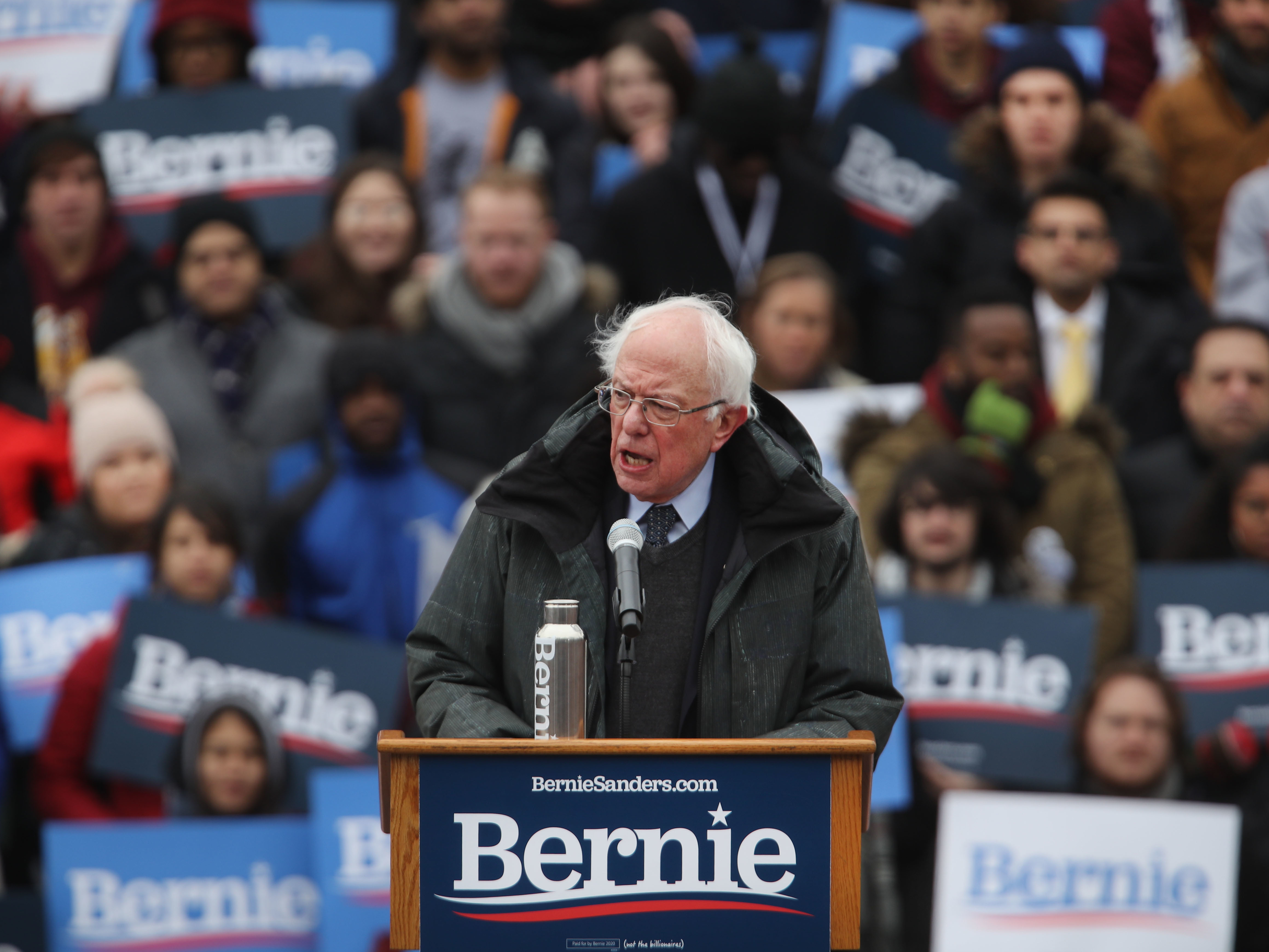 Bernie Sanders Signs Democratic Party Loyalty Pledge For 2020 Run ...