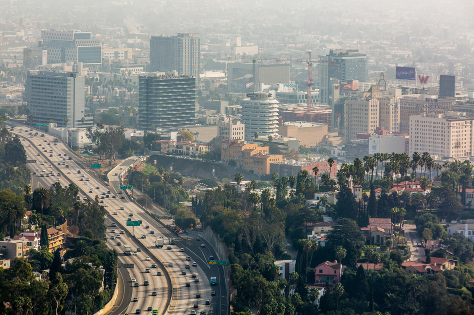 An elevated view of smog and air pollution in Hollywood, Los Angeles, California, USA. (Dave G. Kelly/Getty Images)