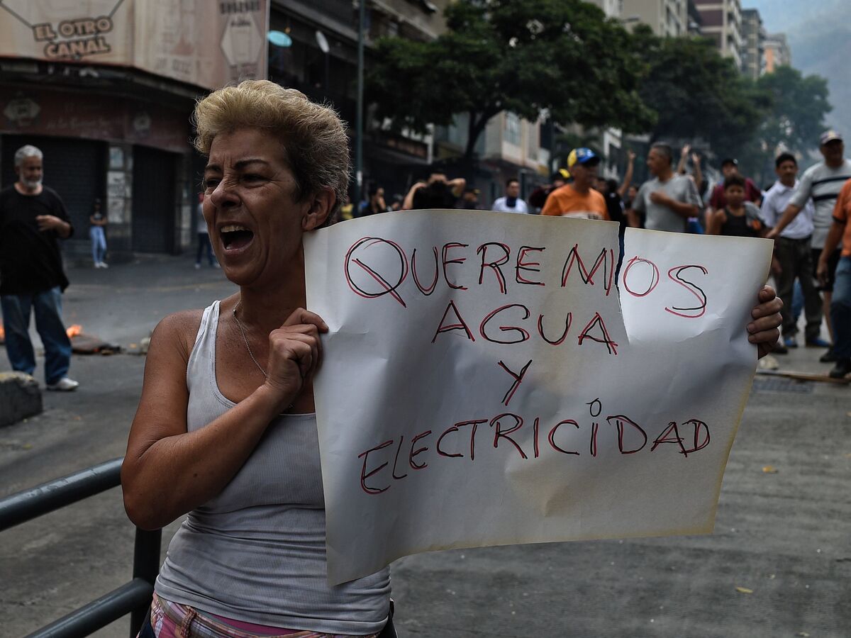 Amid Blackouts, Venezuela's Maduro Announces Electricity Rationing : NPR
