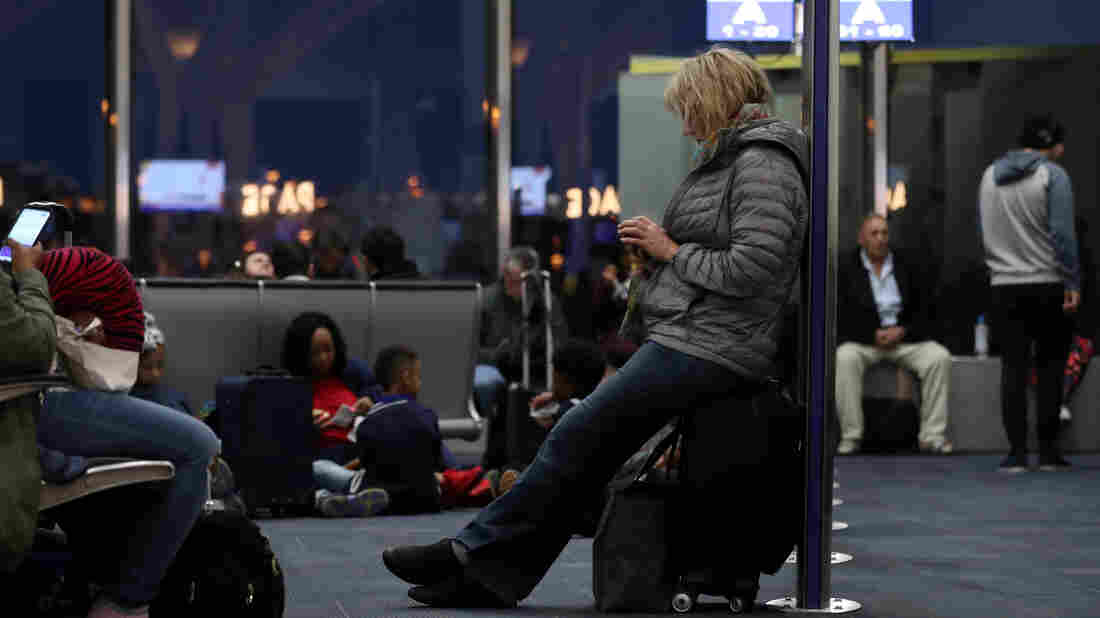 FAA says glitch fixed, U.S. airlines back up FAA says glitch fixed, U.S. airlines back up
