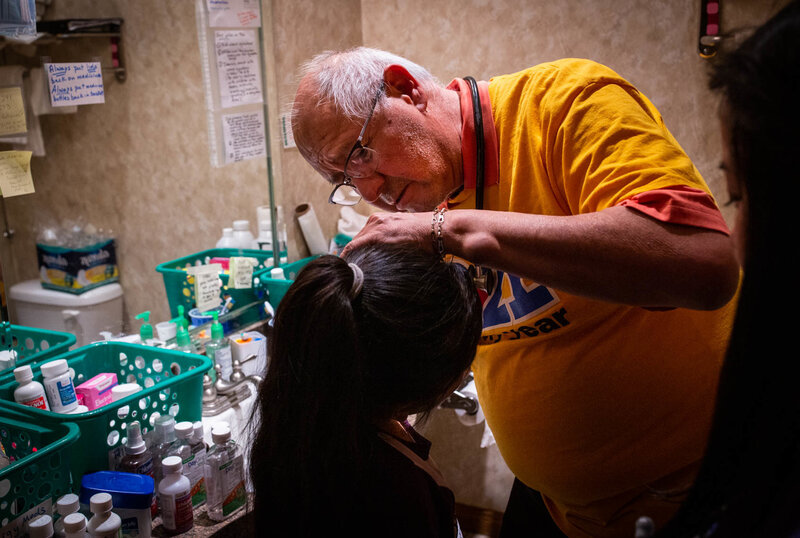 Volunteer Doctors At The U S Mexico Border Face Overwhelming Need