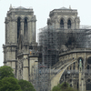 Incêndio na Catedral de Notre Dame extinto;  A torre desmoronou, e as torres ainda estão de pé