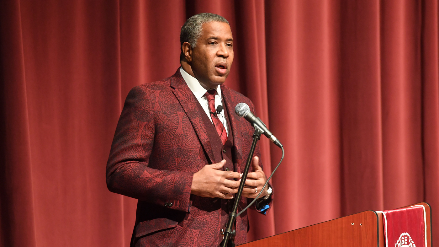 Billionaire Robert Smith Pays Student Debt For Morehouse Graduating