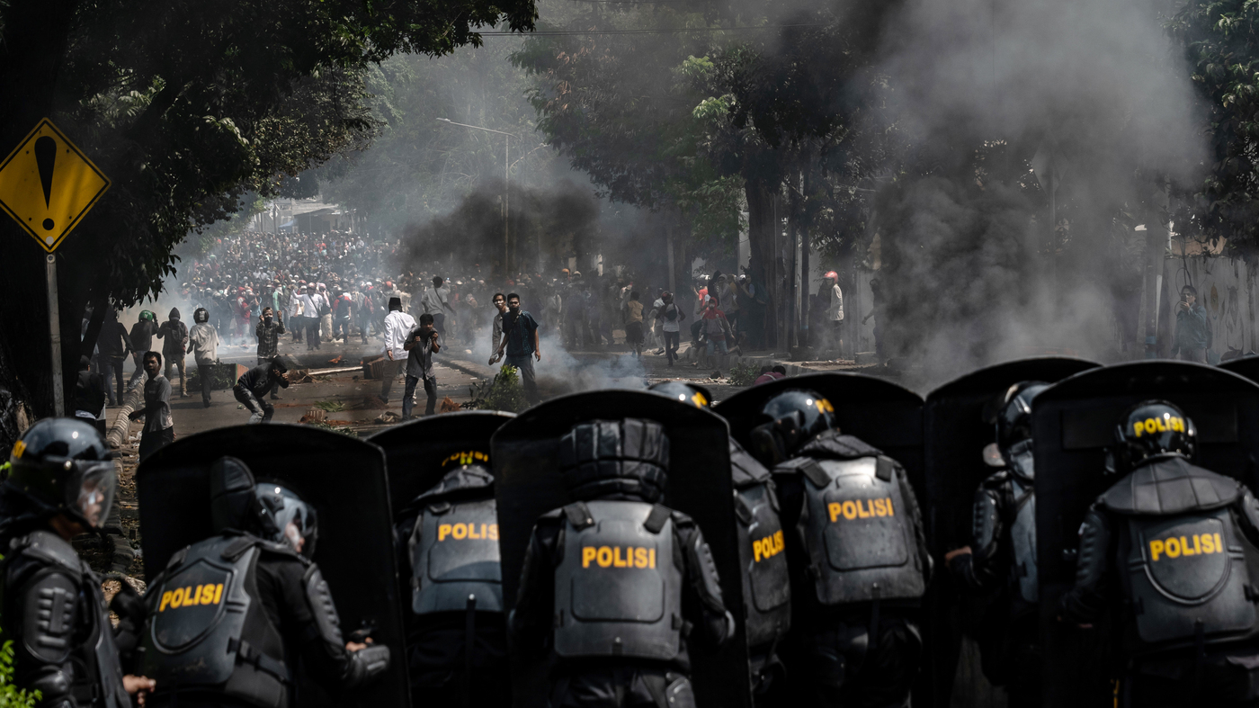 6 Die In Jakarta Riots After President Joko Widodo's Election Win Is