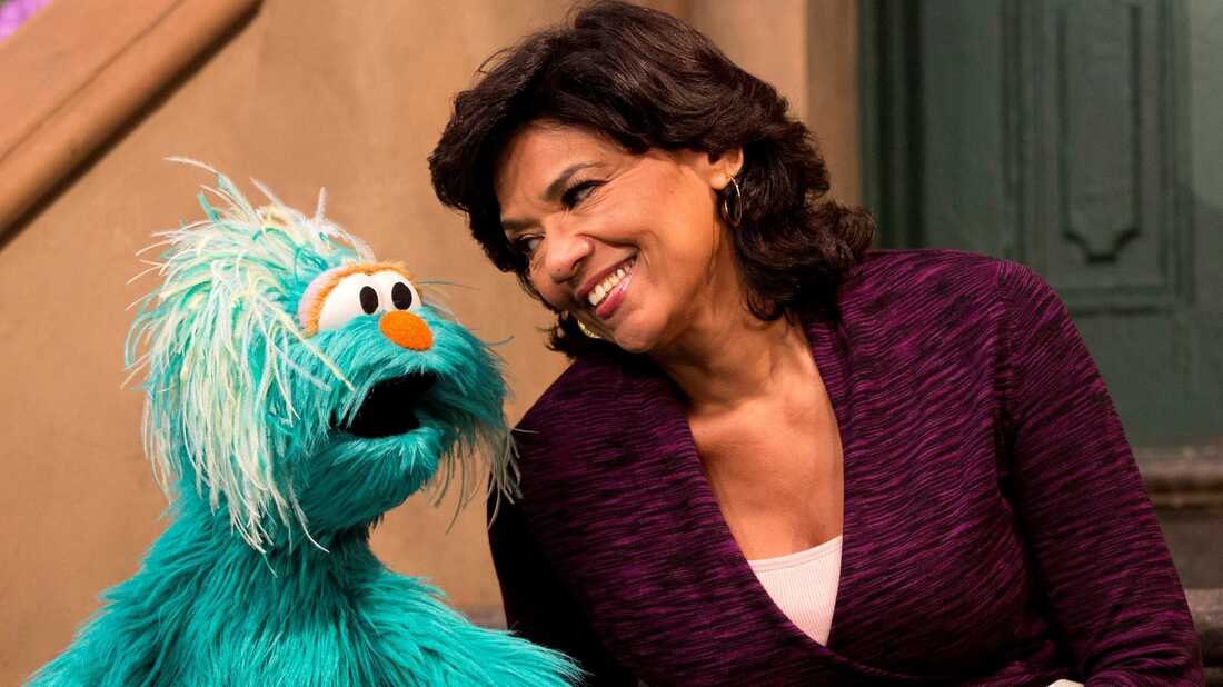 Maria, played by actress Sonia Manzano, and Rosita.