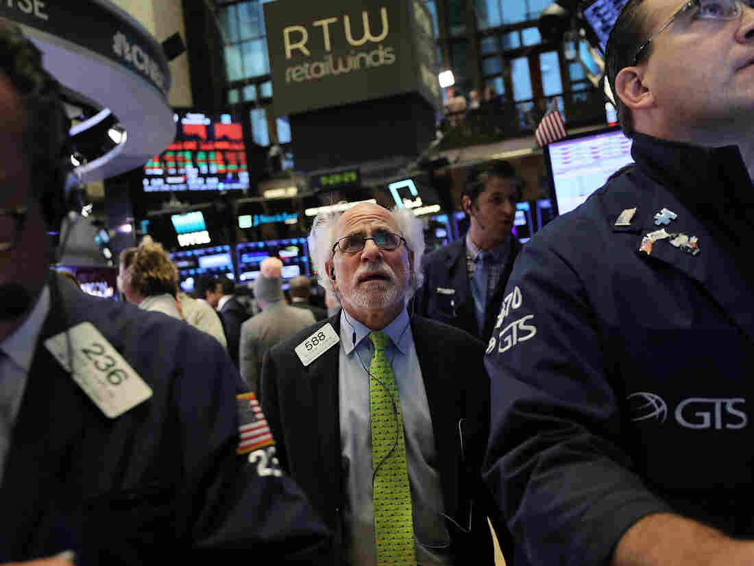 NEW YORK, NY - NOVEMBER 20: Traders work on the floor of the New York Stock Exchange (NYSE) on November 20, 2018 in New York City.