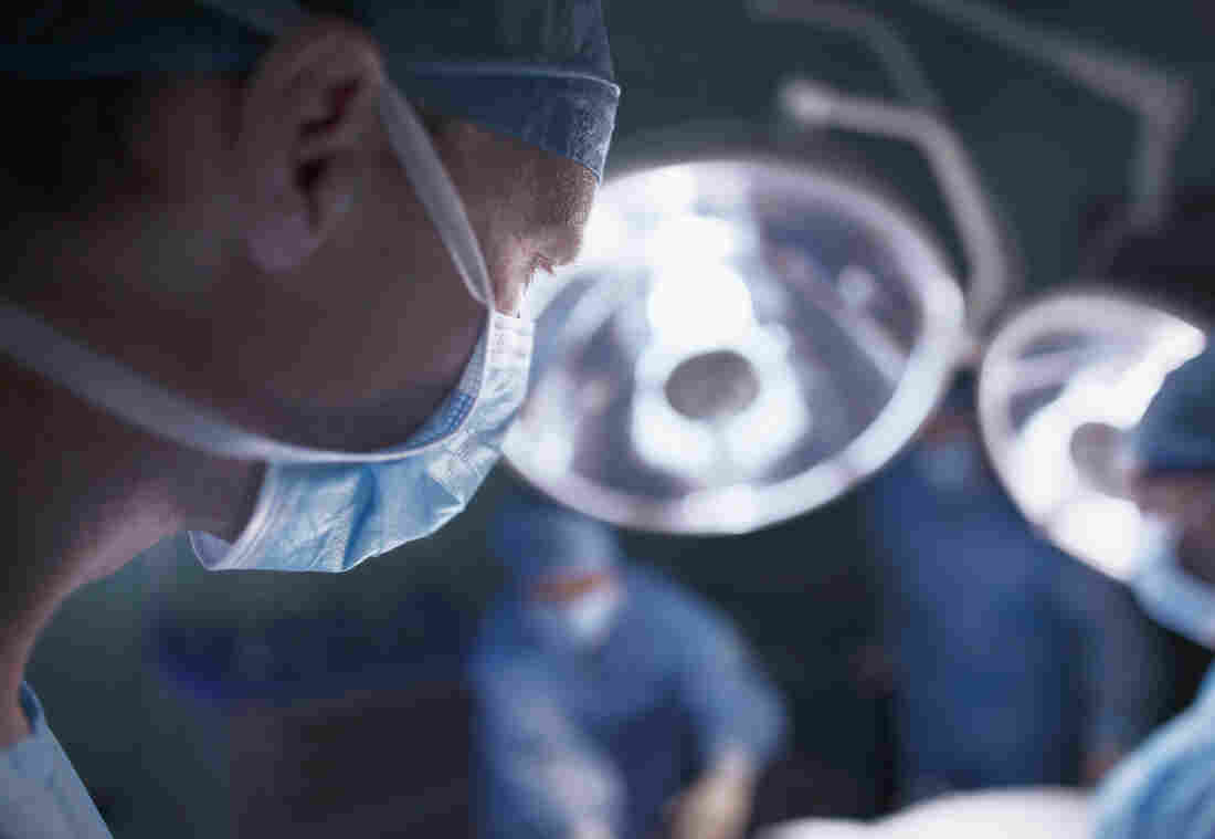 Patients operated by surgeons who exhibit rude or unprofessional behavior towards colleagues tend to have higher rates of post-surgical complications