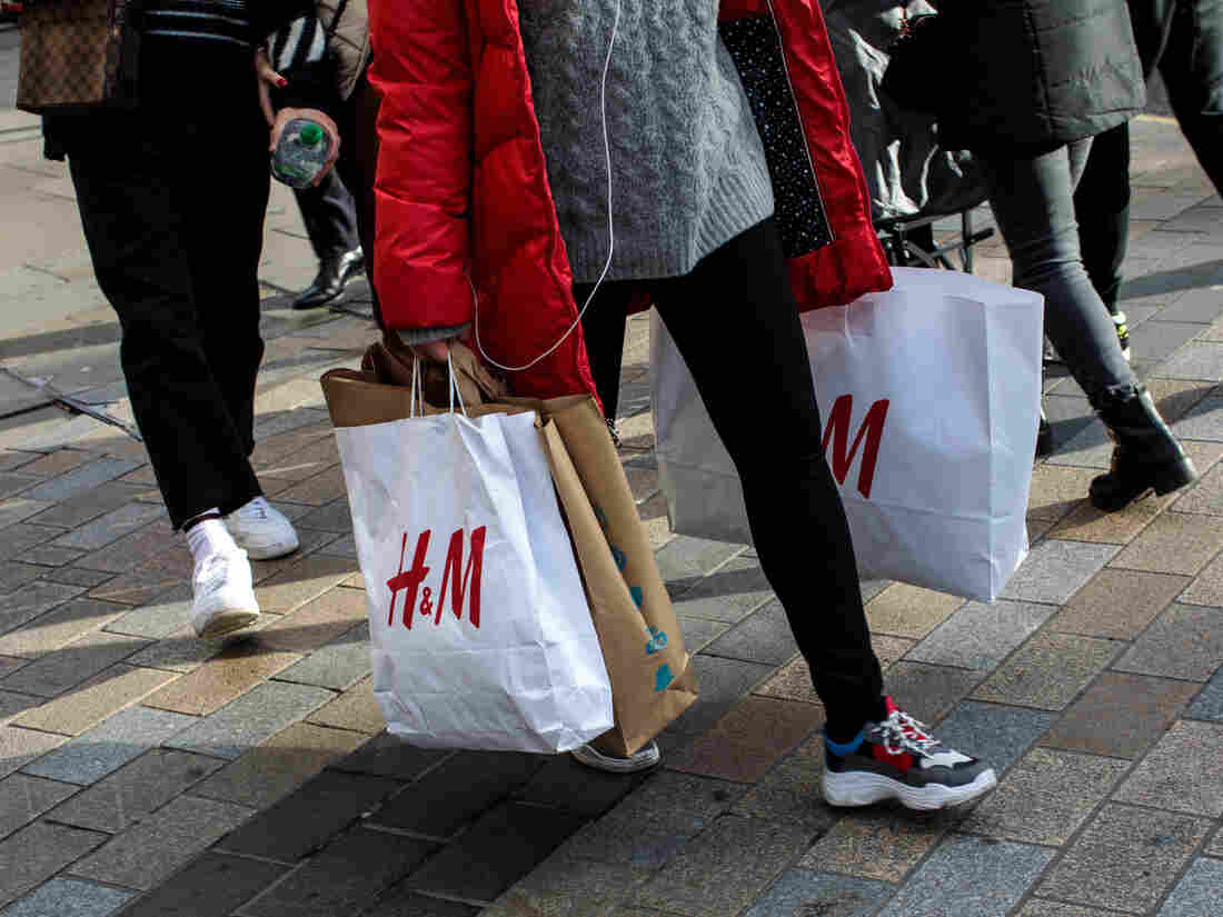LONDON, ENGLAND - DECEMBER 20: Shoppers carry their bags along Oxford Street on December 20, 2018 in London, England.