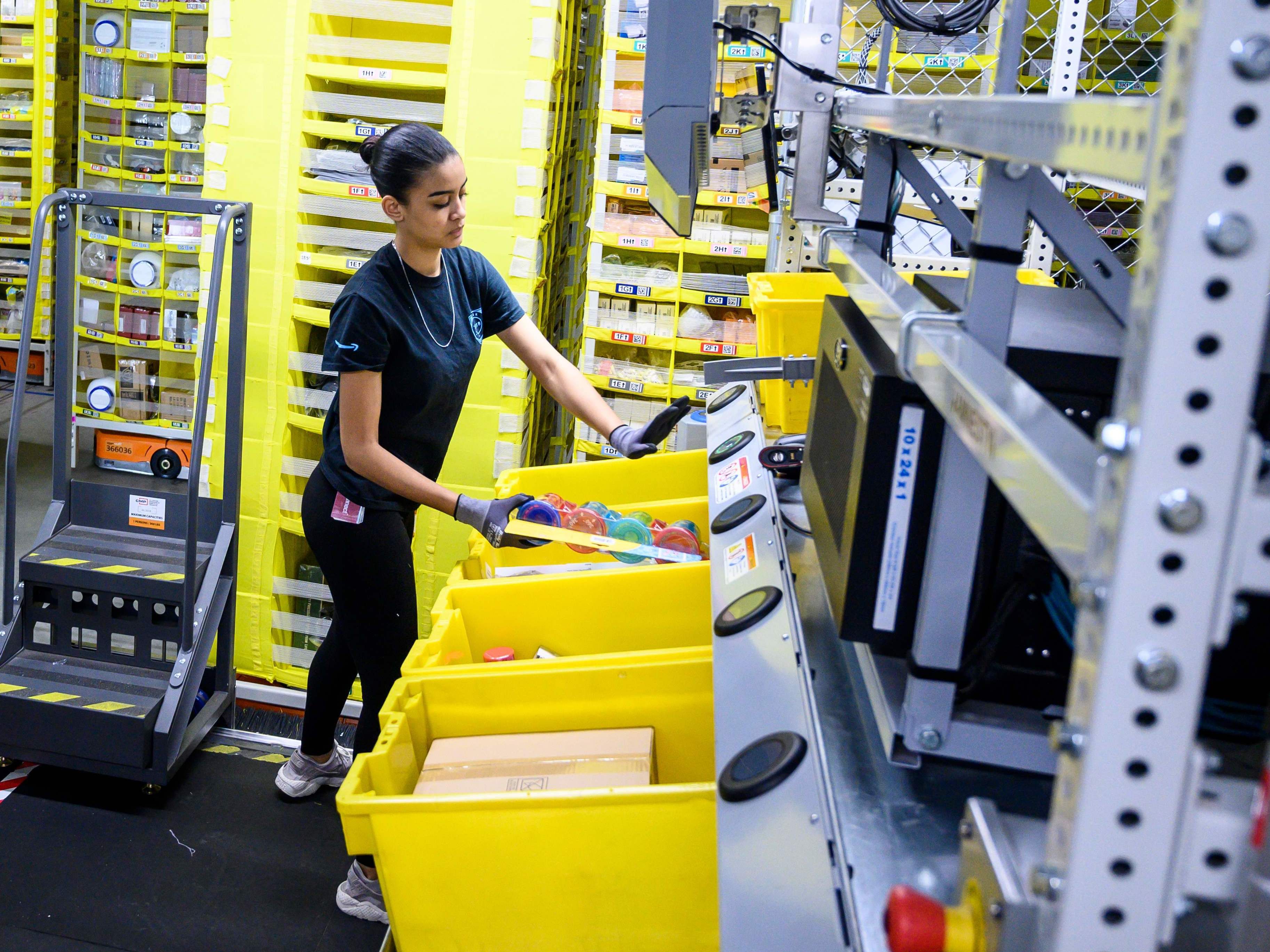 Amazon To Spend 700 Million Training 100 000 Employees For Tech Jobs Npr