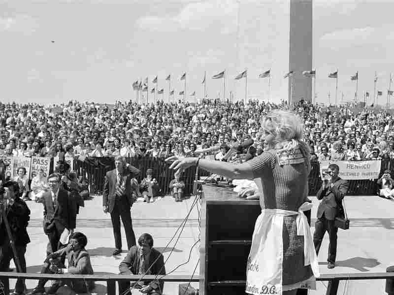 Irene McCabe addresses an anti-busing rally at the base of the Washington Monument after her march from Michigan to the Capitol to protest forced school busing, April 27, 1972.