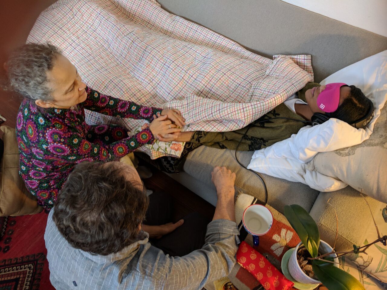 Therapists Marcela Ot'alora and Bruce Poulter are trained to conduct MDMA-assisted psychotherapy. In this reenactment, they demonstrate how they help guide and watch over a patient who is revisiting traumatic memories while under the influence of MDMA. (Courtesy of the Multidisciplinary Association for Psychedelic Studies)