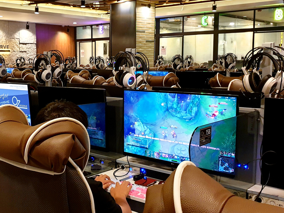 Computer cafes in South Korea, such as the Oz PC Bang in the Gangnam district of Seoul, are often shiny places with big, comfy chairs, huge screens and fast Internet.