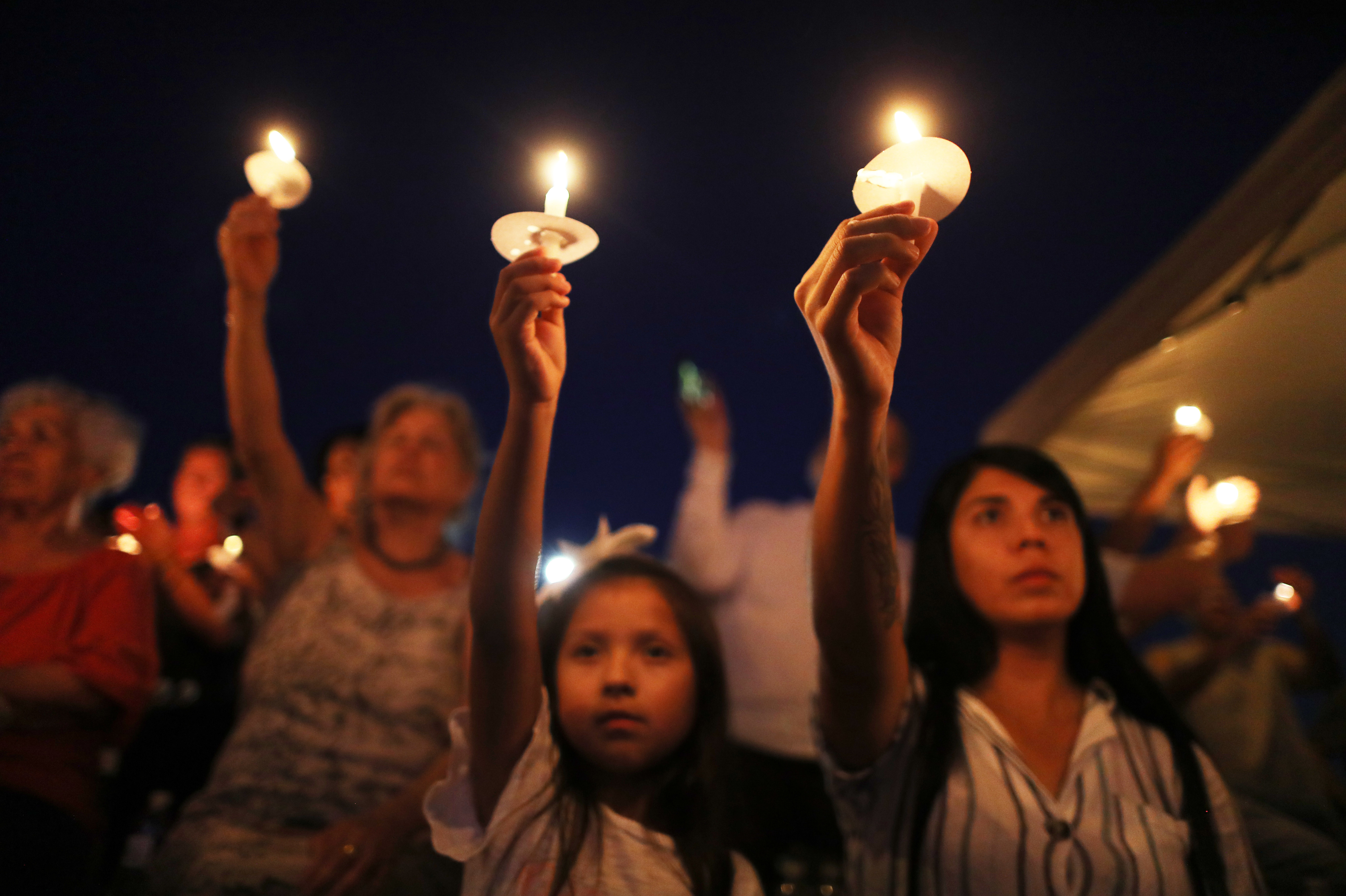 A candlelight vigil held for shooting victims in El Paso. (Getty Images)