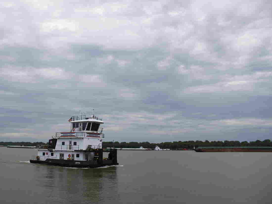 Westlake Legal Group 6_19_mb_cairo_towboat-d3d30c9c6660c0526679f31208ffad984024f332-s1100-c15 Months Of Flooding On Mississippi River Marooned Midwest Trade