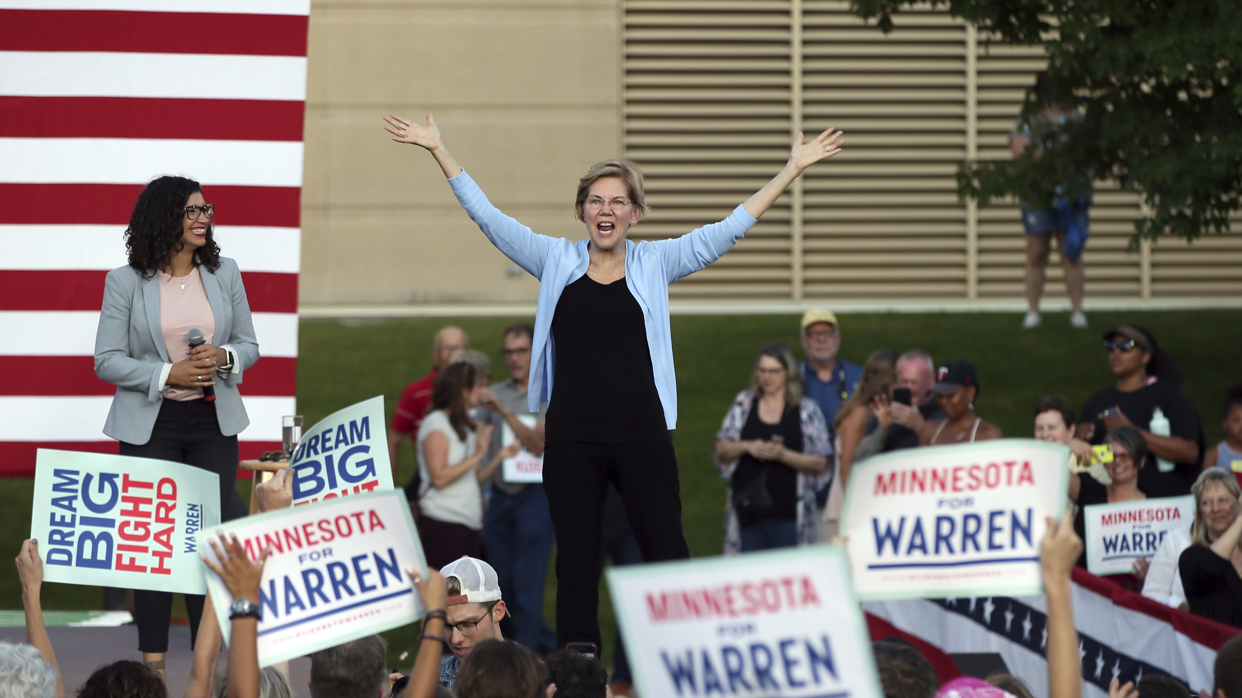 Democratic presidential candidate Elizabeth Warren, D-Mass., speaks during a rally in St. Paul, Minn.