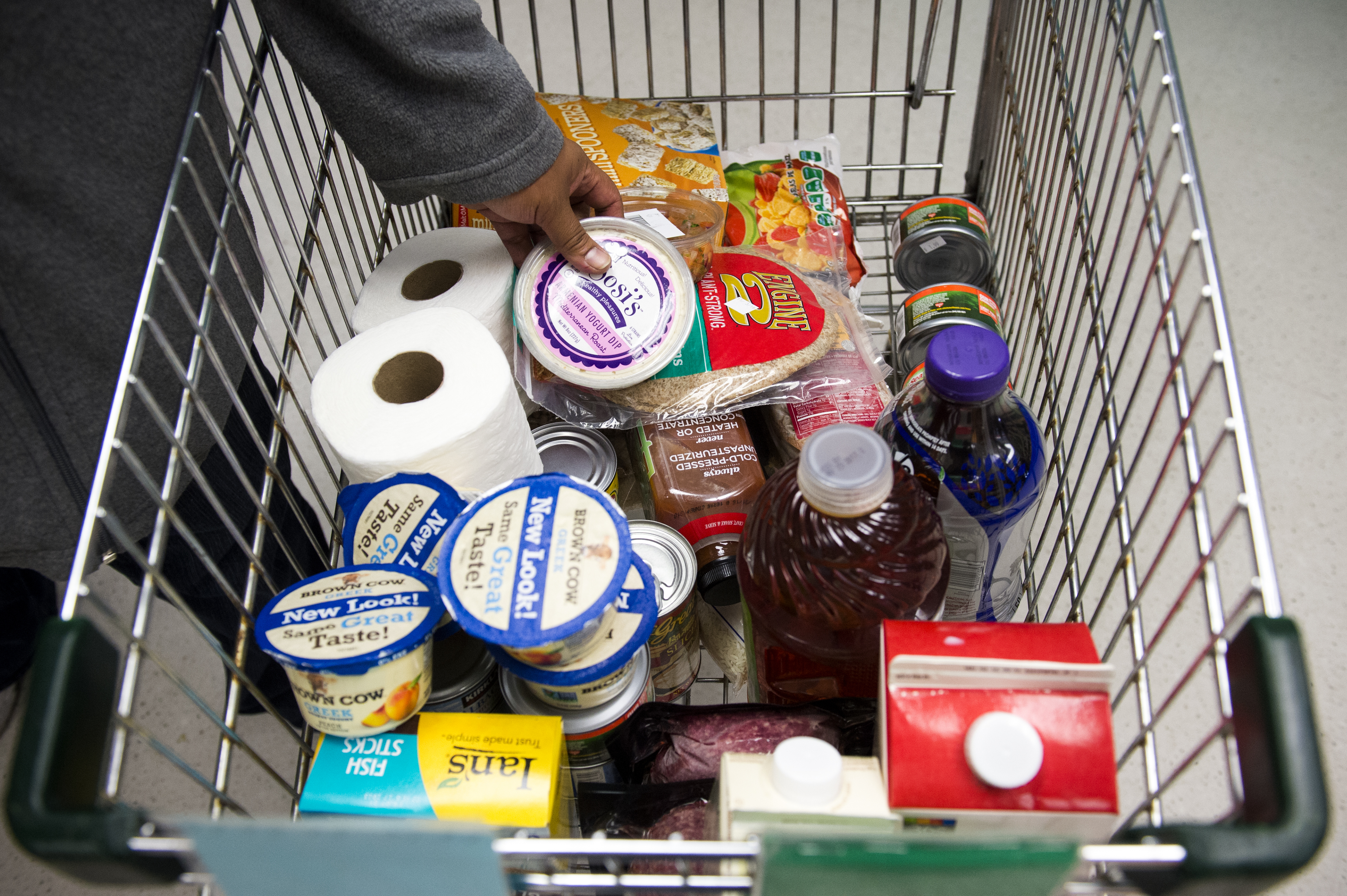 At School Street Food Pantry, college students find more than food on the shelves - Vimarsana News