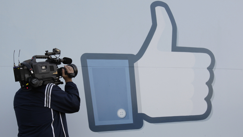 Facebook confirmed that it met with other tech companies and U.S. national security officials to discuss aligning efforts to safeguard the 2020 presidential election. (Paul Sakuma/AP)