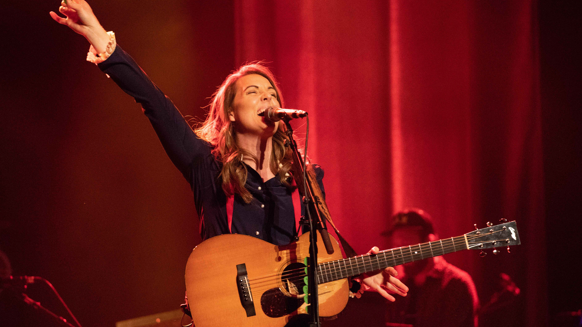 Watch A Live cast Of The 2019 Americana Honors & Awards Ceremony