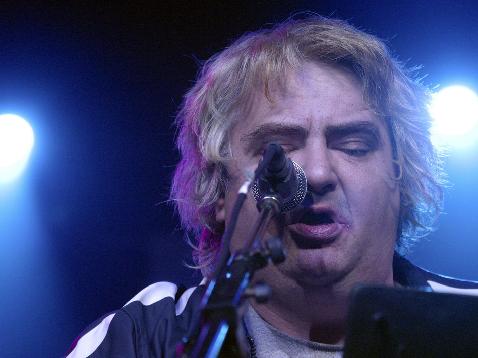 Singer, songwriter and visual artist Daniel Johnston performs in Austin, Texas, in 2005. Johnston died on Wednesday. (Jana Birchum/Getty Images)