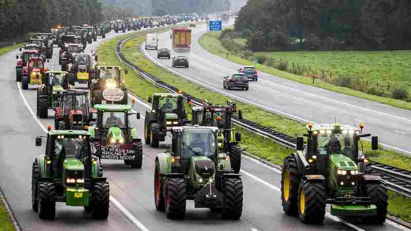 Tractor Trails Of Protesting Dutch Farmers Snarl Traffic for Hundreds Of Miles