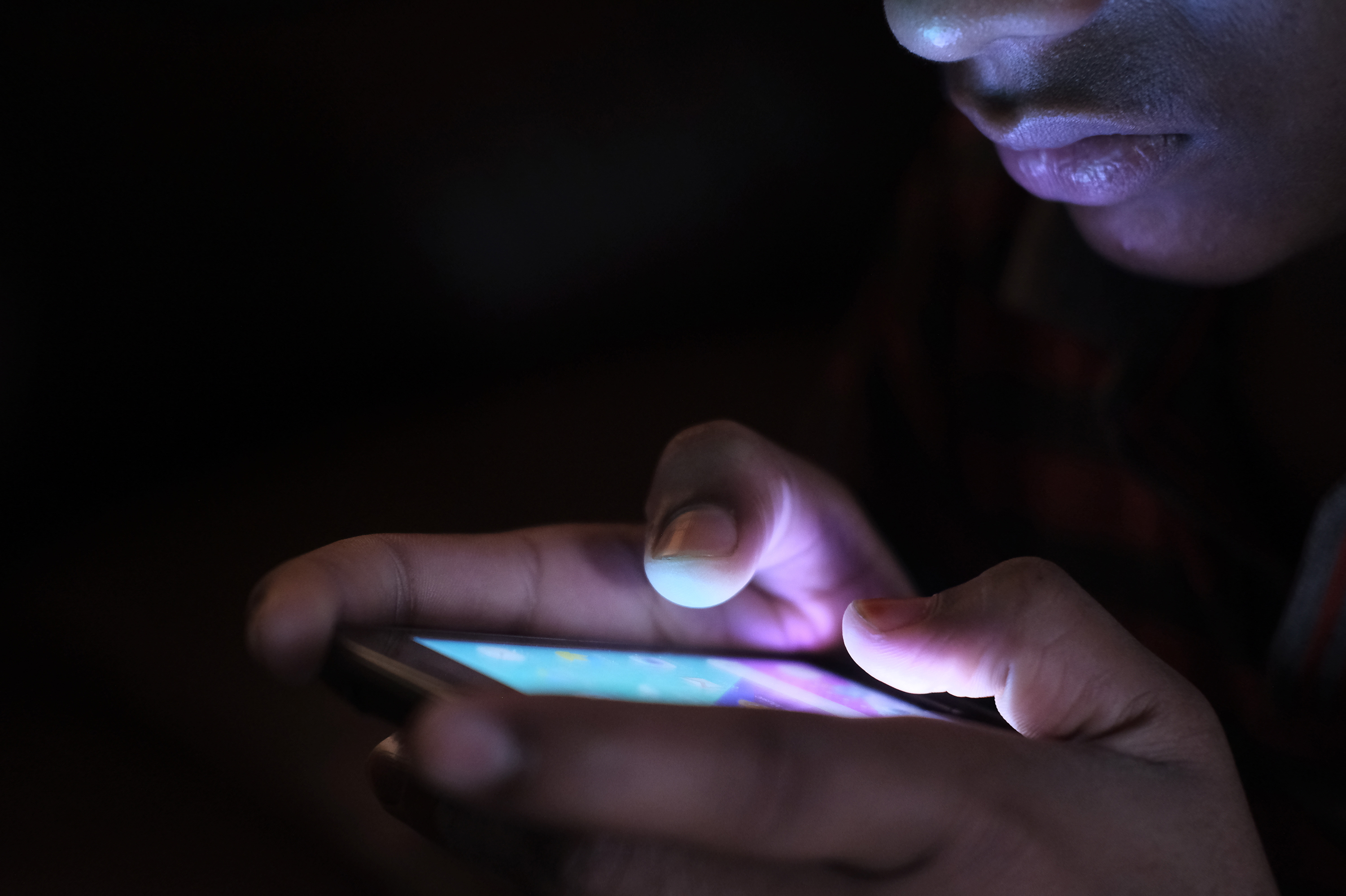 Though there are websites, hotlines, therapists and coaches to help teens manage nicotine cravings, there's been little research to show what works best. Recently, some programs have turned to texting to help kids find resources specific to vaping cessation. (Getty Images)