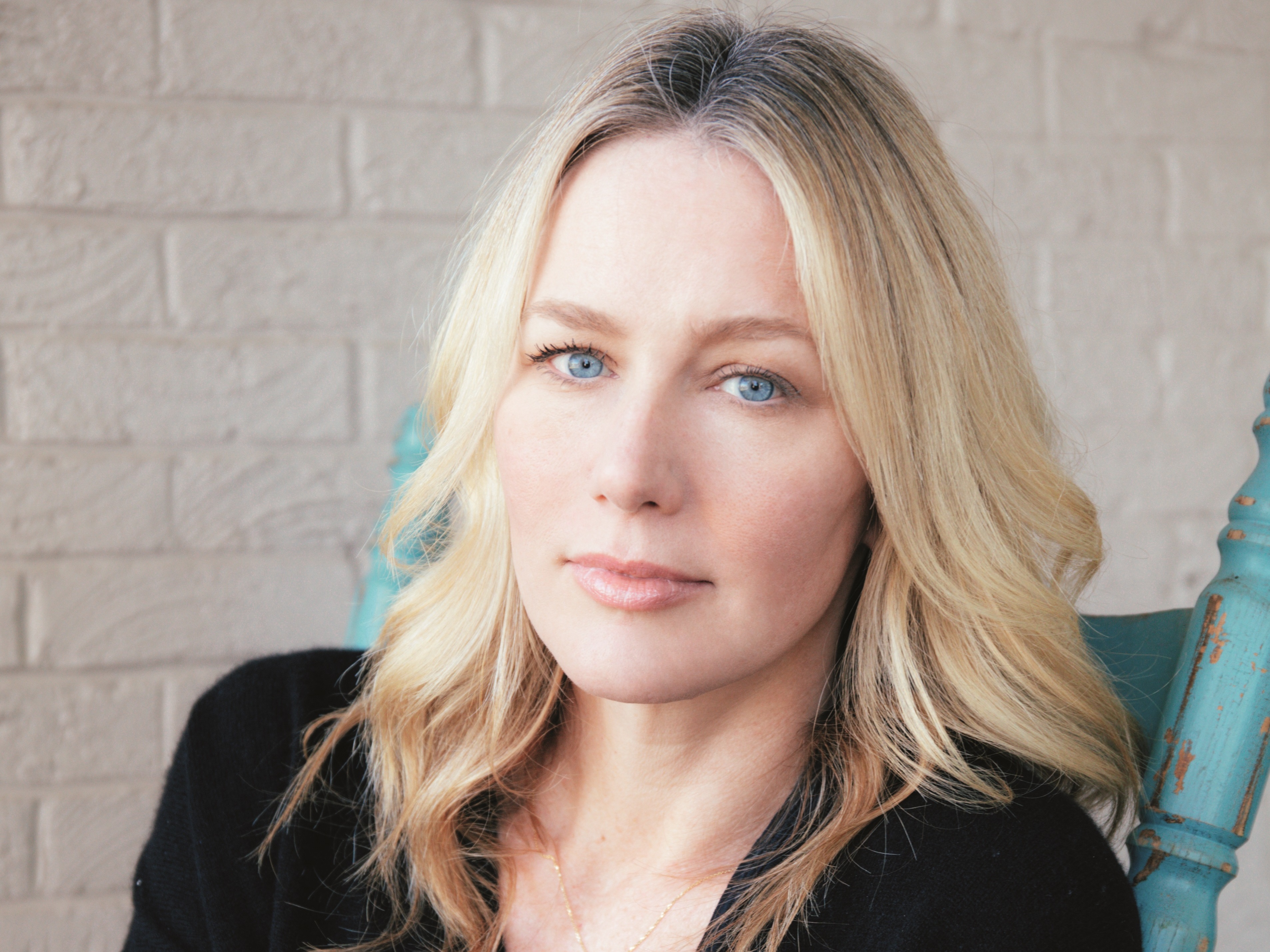 Years After Her Parents' Murder-Suicide, Musician Allison Moorer Finds Healing