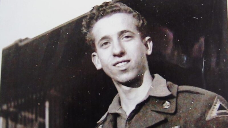 View War Letters: Extraordinary Correspondence From American Wars Background