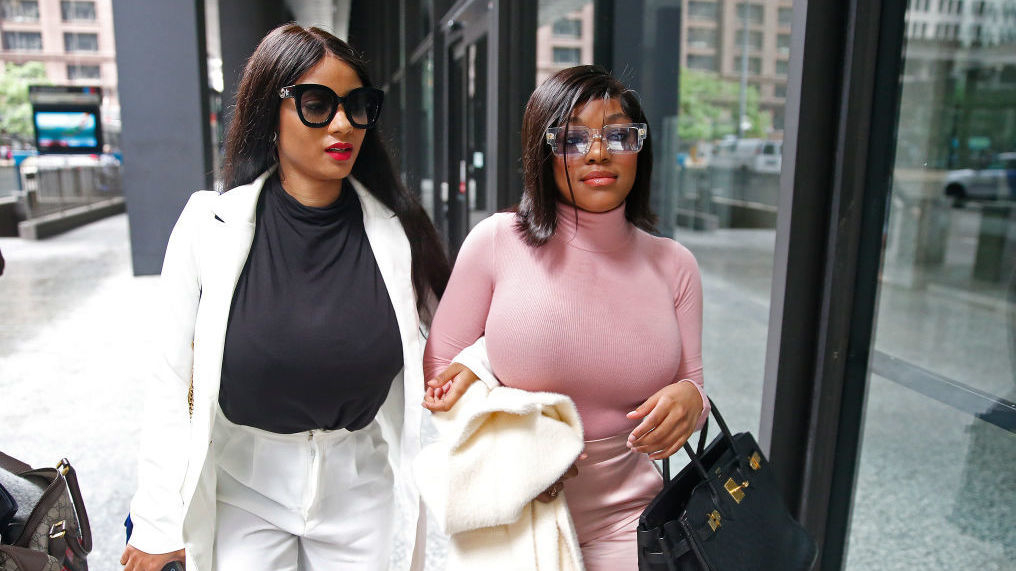 R. Kelly Girlfriend Joycelyn Savage Now Claims To Be Another One Of His ...