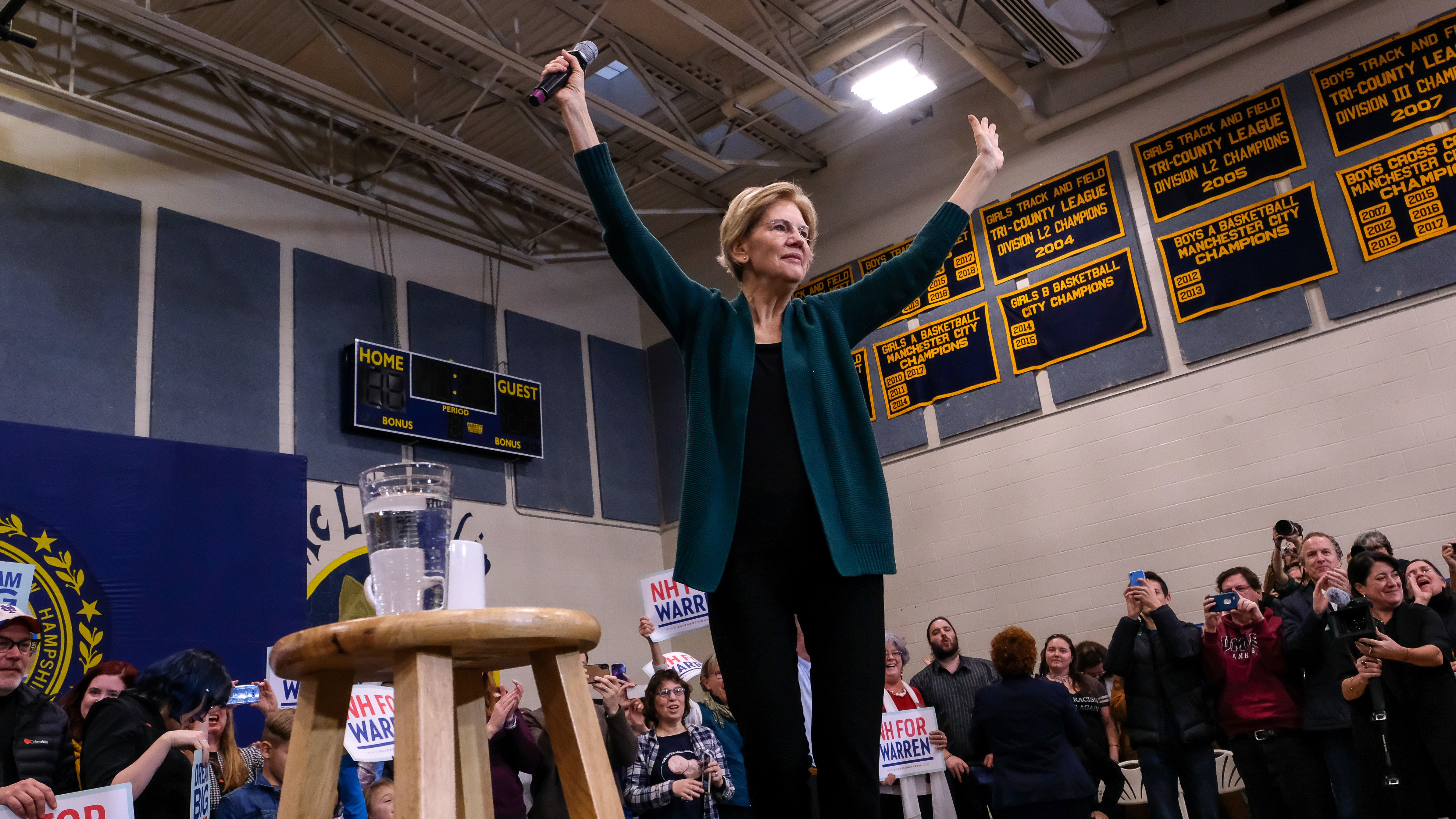 Presidential candidate Elizabeth Warren addresses her supporters in Manchester, N.H., at a Nov. 23 event. (SOPA Images/LightRocket via Getty Images)