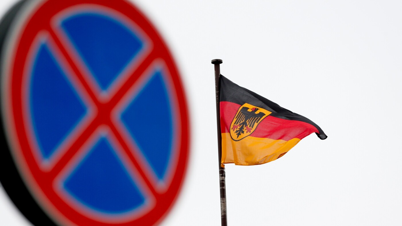 Russia Expels 2 German Diplomats In Deepening Quarrel Over Murder Probe